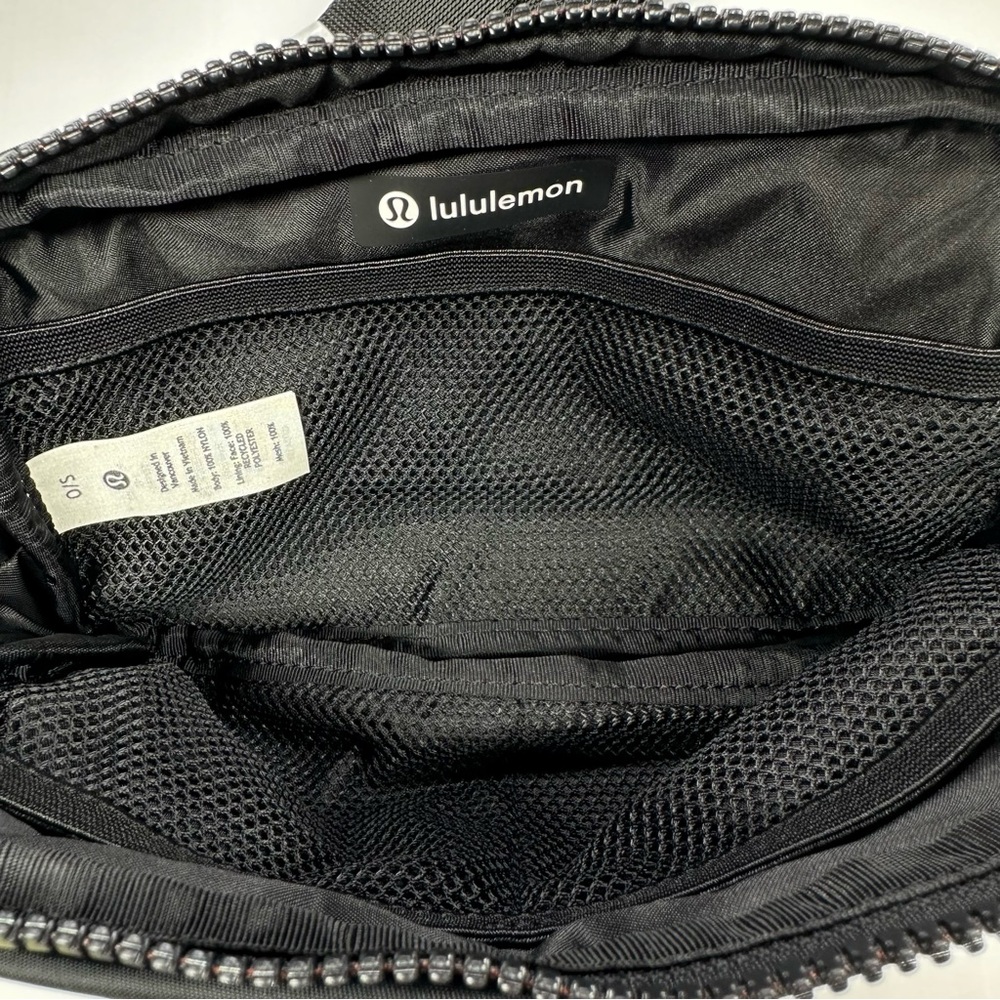 Lululemon Everywhere Belt Bag, NWT, Black - Picture 9 of 12